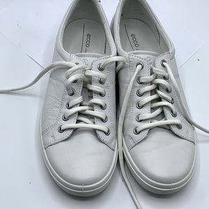 Ecco soft 7 white sneakers size 41 US 10-10.5, almost new.